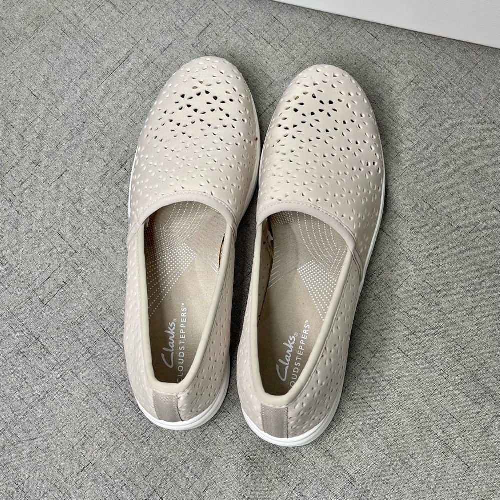 Clarks Cloudsteppers Taupe Breeze Emily Slip On Shoes 7.5 New - Picture 9 of 10